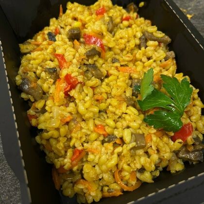 Плов из булгура с грибами со свининой