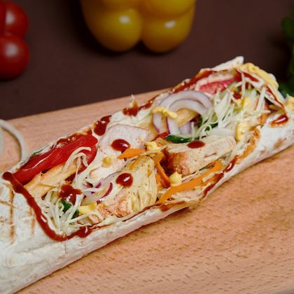 Шаурма с шашлыком из курицы в лаваше