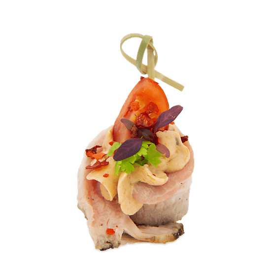 Канапе с бужениной и пикантным сыром