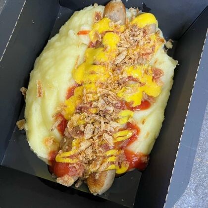 Мюнхенские колбаски карривурст с картофельным пюре