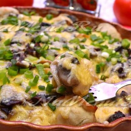 Пельмени, запечённые с грибами под сыром