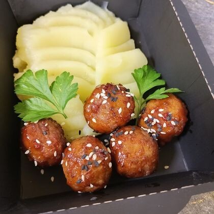 Мясные фрикадельки в сеульском соусе с пюре