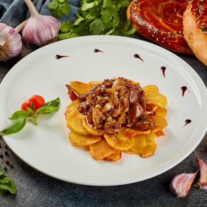 Жареный картофель с бараниной