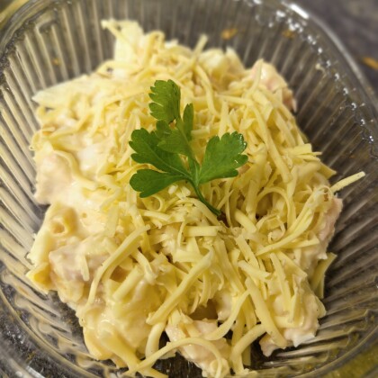 Салат с курицей, ананасом и сыром