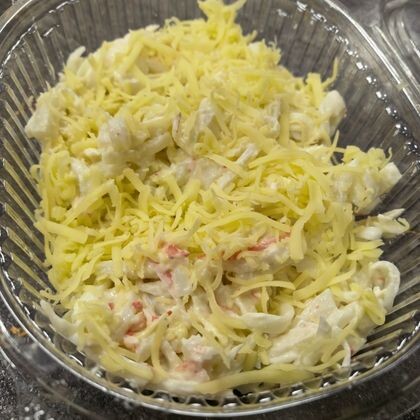 Салат со снежным крабом и кальмаром