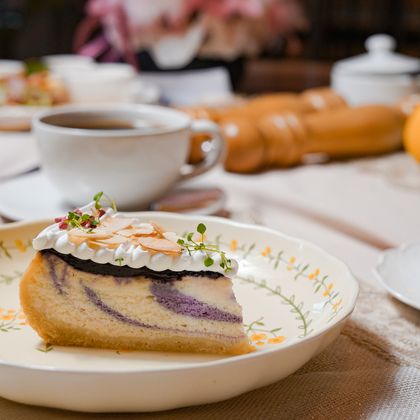 Чизкейк черника с конфитюром и сливками