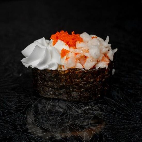 Гункан с креветкой и сыром