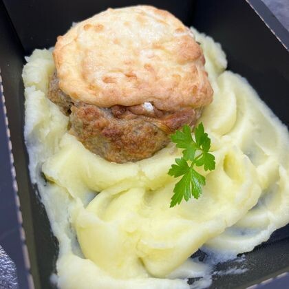 Мясное гнездо с грибами  с пюре