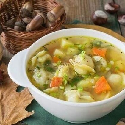 Суп с бульонными пельменями