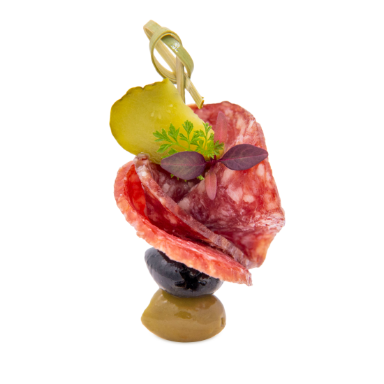 Канапе с салями, оливкой и корнишоном