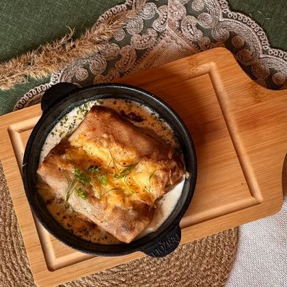 Блинчики с фаршем, рисом и сыром
