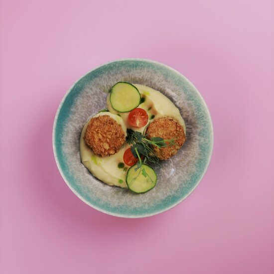 Куриные медальоны с пюре и овощами