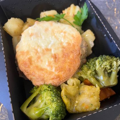 Мясное гнездо с грибами с печеным картофелем