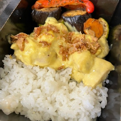 Курица карри с рисом и печеными овощами