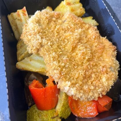 Шницель из свинины с печеными овощами