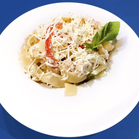 Паста с курицей в йогуртовом соусе