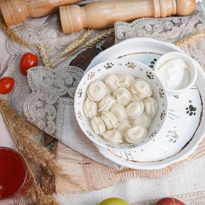 Домашние пельмени со сметаной