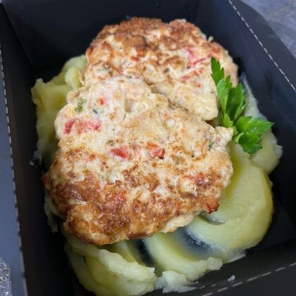 Рубленные котлеты из курицы с овощами с пюре