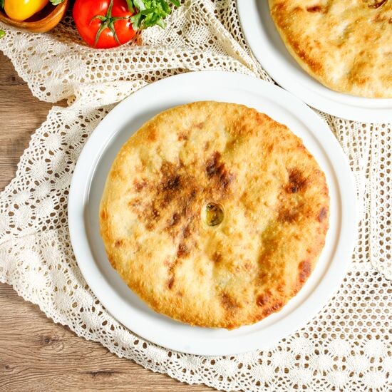 Пирог с сыром и листьями свеклы