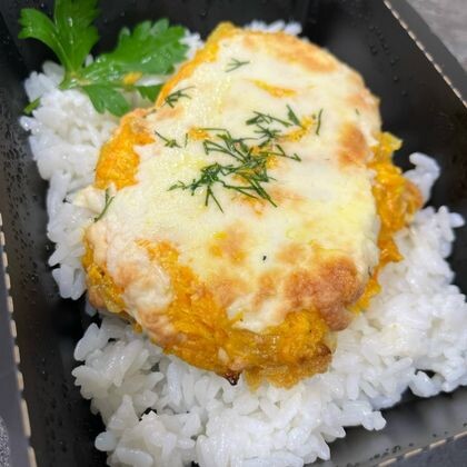Судак под овощной шапочкой с моцареллой с рисом