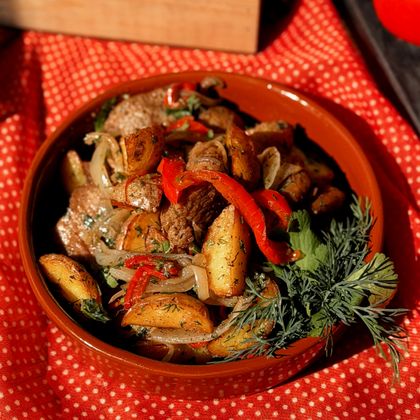 *Оджахури со свининой и овощами