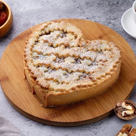 Пирог с курагой и грецким орехом