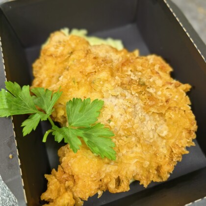 Отбивная из курицы в панировке кфс с пюре