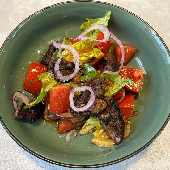 Салат с куриной печенью по-грузински